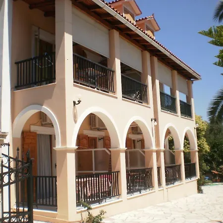 公寓 Loukas Family