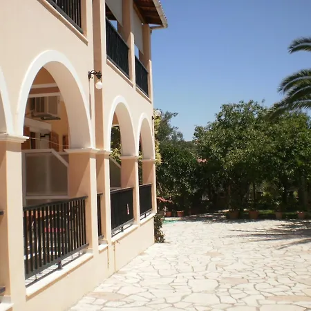 公寓 Loukas Family