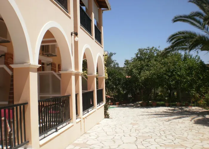 公寓 Loukas Family